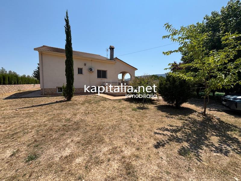 Foto 51d8817f-5e32-4f13-9361-5a0fd3137404. Xalet amb aparcament piscina a Batoi Alcoi