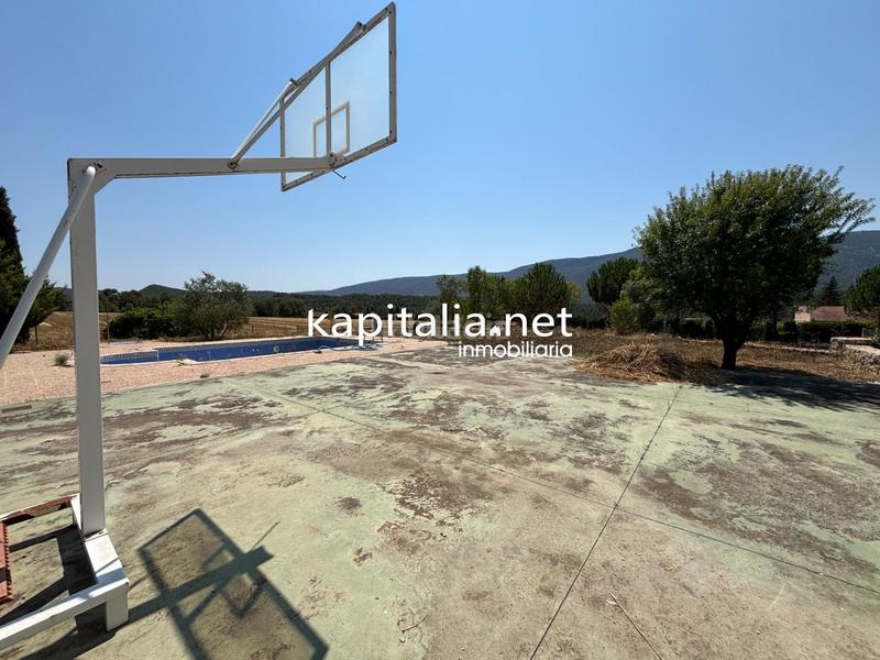 Foto b107c118-7ac4-4f3e-aee9-25101c37fef3. Xalet amb aparcament piscina a Batoi Alcoi