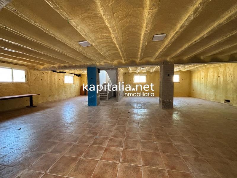 Foto d4f908da-5115-495a-9bc2-2003410f4c81. Xalet amb aparcament piscina a Batoi Alcoi