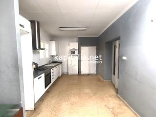 Casa en Pobla Llarga (la). Piso con local a la venta en la pobla llarga, zona calle mayor.