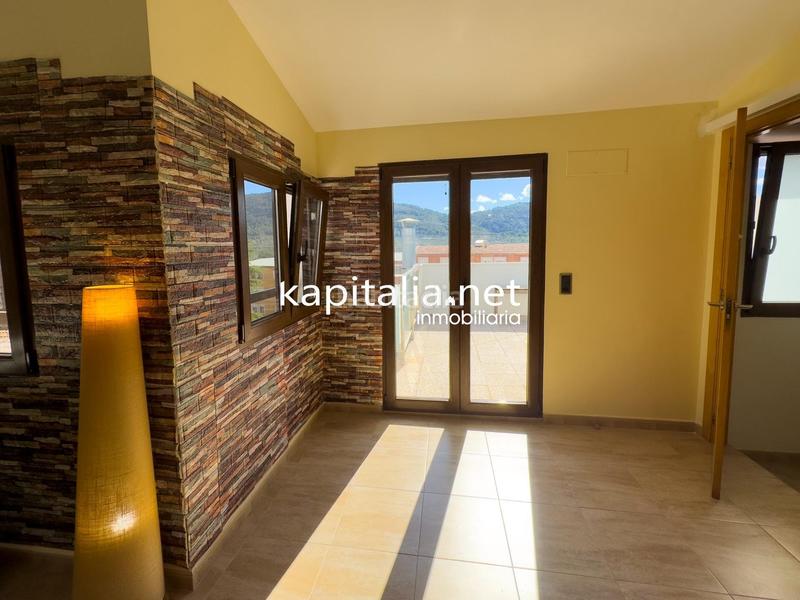 Foto 16862fda-8cea-490a-9a26-d3cf35e2dbda. Piso gran casa a la venta en Bocairent