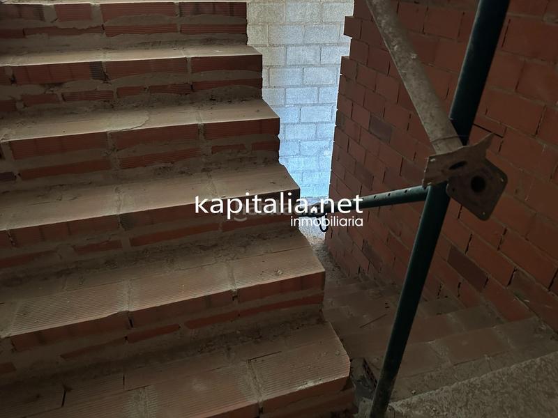 Foto 5b3c892c-7b87-45df-996f-96a878312d0a. Edificio  a la venta en Agullent