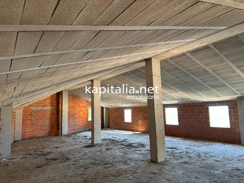 Foto c3f359fb-e120-4b60-b871-240fba120a0b. Edificio  a la venta en Agullent