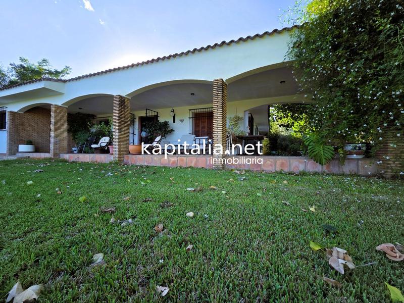 Foto 556beaf7-e8ff-4e90-b39e-ec3456c52f69. Chalet espléndido chalet con piscina y vistas en Ontinyent