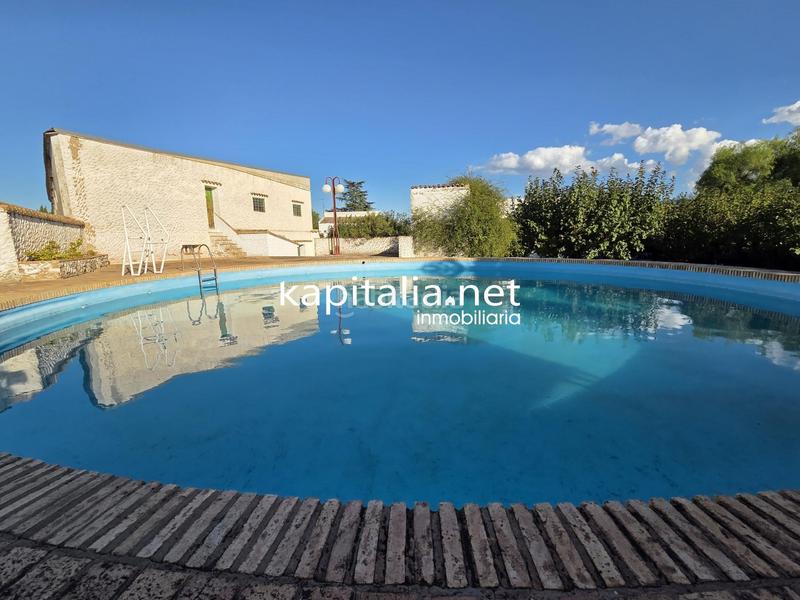 Foto bd3d719a-d230-4fe1-82c3-f3233a8c79b9. Chalet espléndido chalet con piscina y vistas en Ontinyent