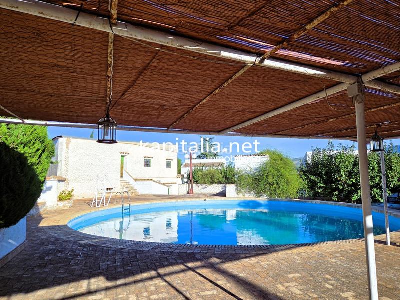 Foto db2de3d0-871b-44dd-95a5-897b7cf552a6. Chalet espléndido chalet con piscina y vistas en Ontinyent