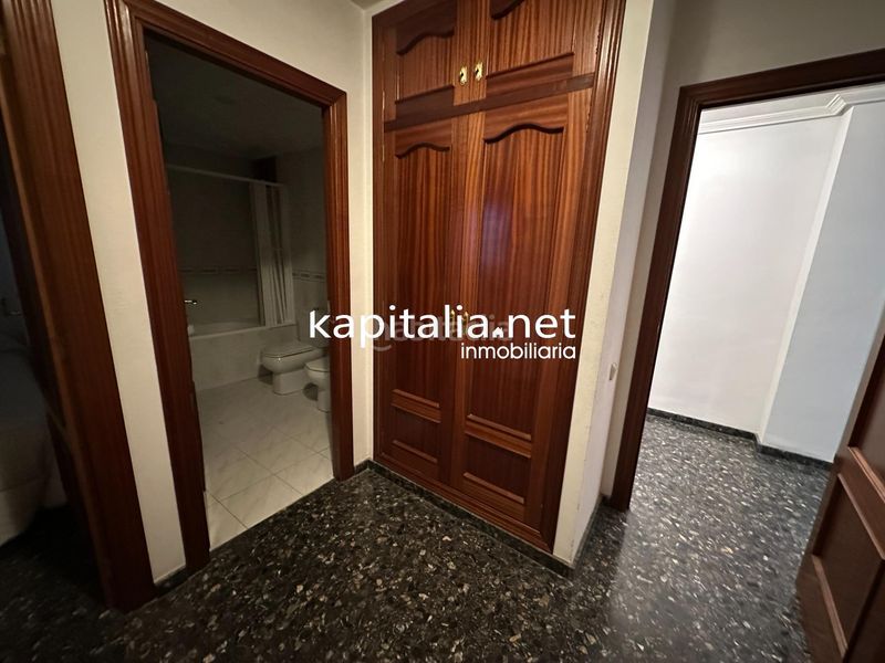Foto 0f969eb8-45f0-4477-b3c3-f1cb0890745f. Pis amb aparcament a Centro Ontinyent