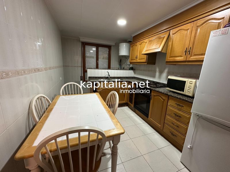 Foto b64c2522-23ec-45b4-8ea1-7c31dfff6459. Pis amb aparcament a Centro Ontinyent