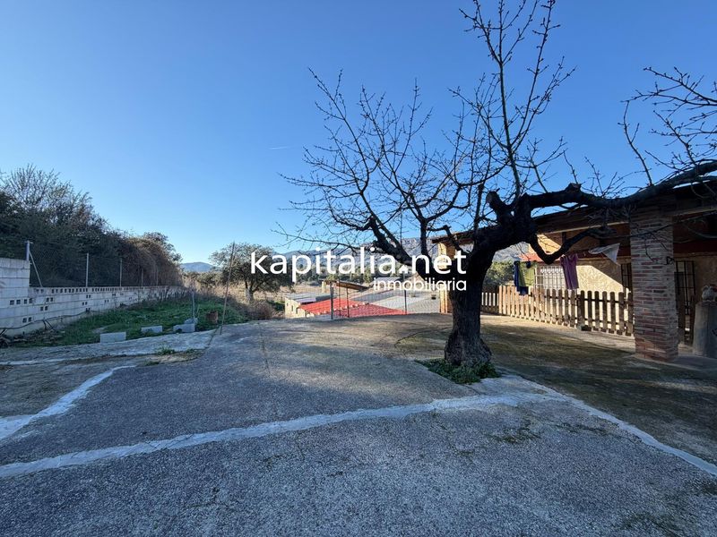 Foto b1482d32-5b94-4bb0-8f62-bd57e3b0bff7. Masia a Planes