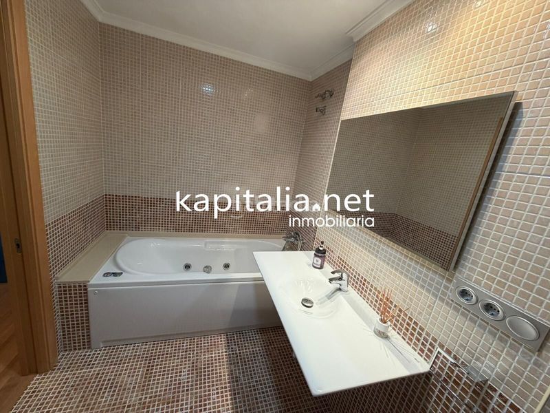 Foto 5bd7f330-8c66-4f32-8be2-ea8935e7debd. Pis amb aparcament a Xàtiva
