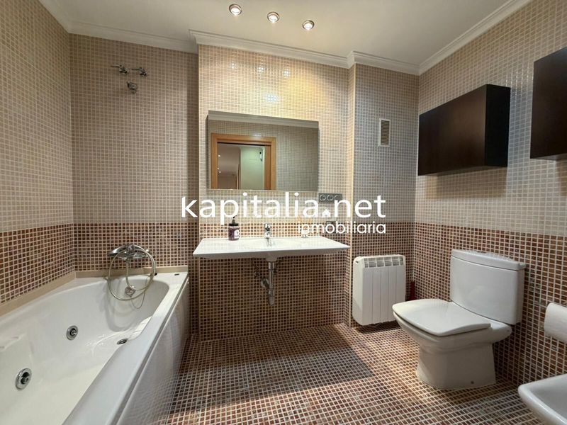 Foto c1aef908-4bd3-438b-803d-5d225cce3e20. Pis amb aparcament a Xàtiva