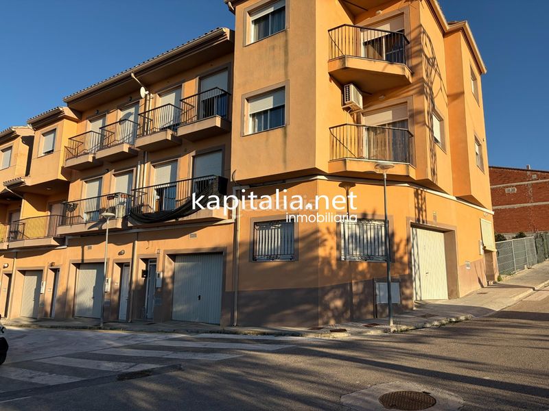 Foto 1c107a36-ec05-488d-8bd8-f896a6c115d9. Casa adossada amb aparcament a Bèlgida