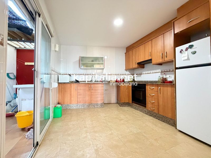 Foto ce6e1f54-2ea4-4ec8-aa64-03cb074754f3. Casa adossada amb aparcament a Bèlgida