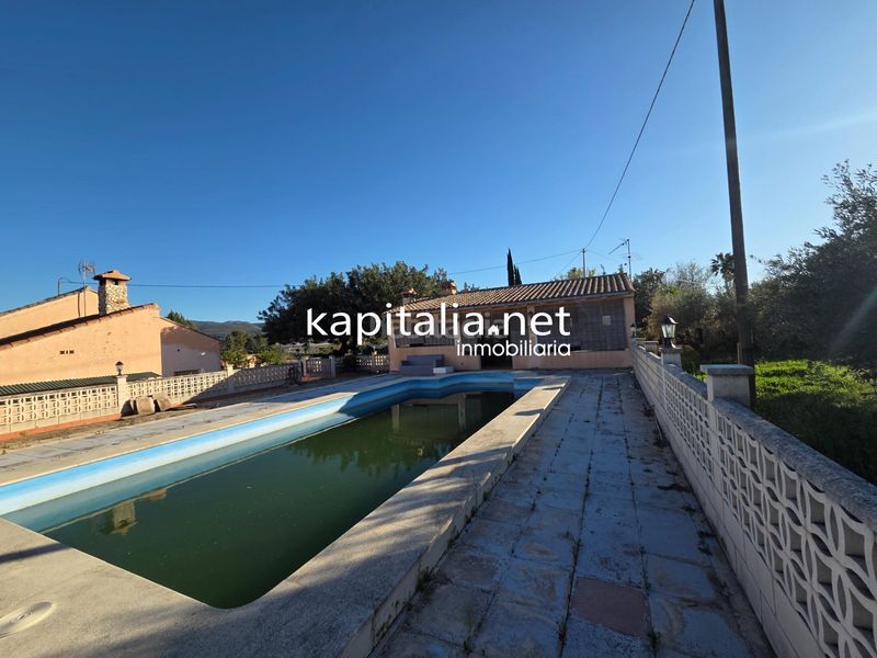 Foto 52c95909-c76e-4ce6-b3a7-863640a92543. Xalet amb aparcament piscina a Santa Ana Ontinyent