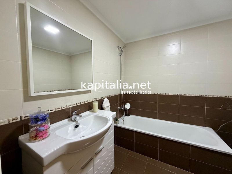 Foto 4611edef-4ab4-44c5-b568-2ff268b0e78c. Pis amb aparcament piscina a Xàtiva