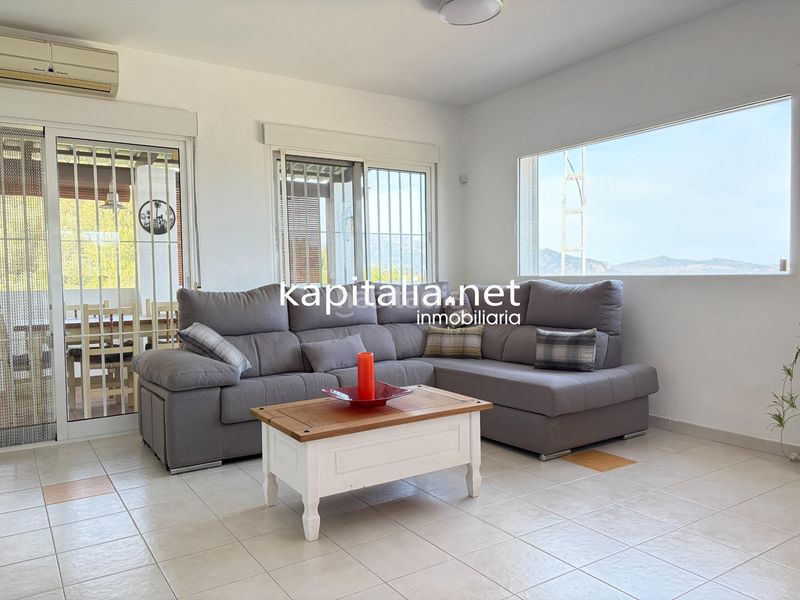 Foto 100d14d0-206f-40df-b887-a5483c7dab24. Chalet  a la venta en Almudaina