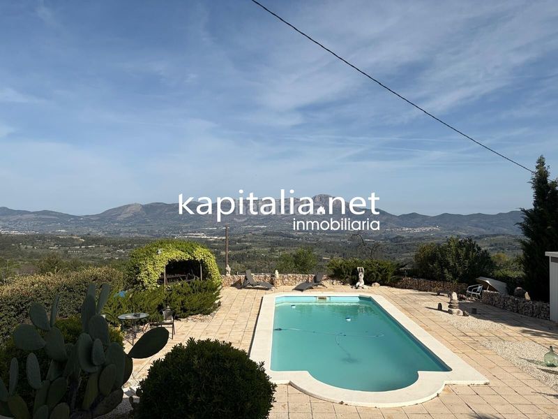 Foto 501b8f13-784d-4d89-bf1f-bfb65fadde53. Chalet  a la venta en Almudaina