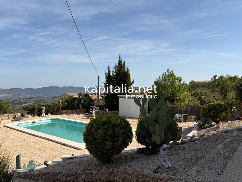 Foto f1041e18-3a92-4f83-bb27-bdc7f181bec3. Chalet  a la venta en Almudaina