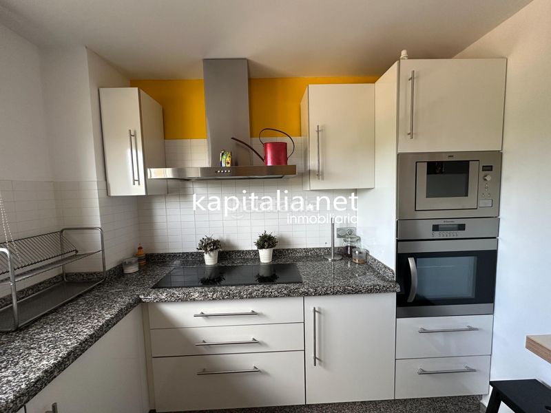 Foto d1f93c10-d00e-41af-bf1f-21d2a427d8c5. Casa adossada amb calefacció aparcament a Bocairent