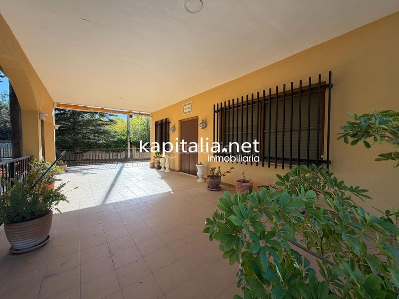 Foto 0659811c-153c-45a3-9799-7753e8c3a3a1. Xalet amb aparcament a Centro Ontinyent