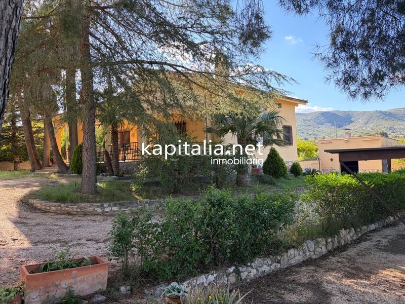 Foto 0b868950-21cc-484e-a77d-0a26aee11756. Xalet amb aparcament a Centro Ontinyent