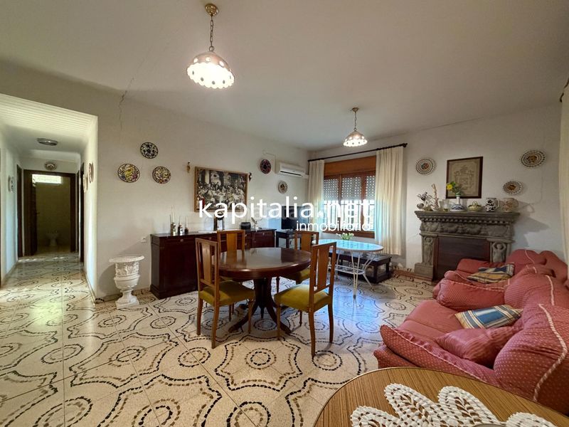 Foto 15172882-5714-4f44-8e32-b9cf686c4313. Xalet amb aparcament a Centro Ontinyent