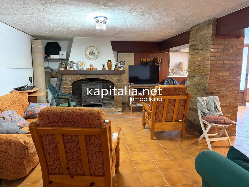 Foto 2e3794ef-55b2-494c-a5e1-ca726e388ba1. Xalet amb aparcament a Centro Ontinyent