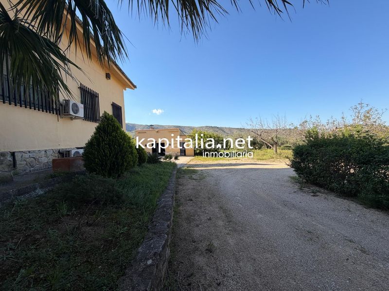 Foto 32f9b020-61d0-4bf0-b5ba-15e8aedd7a4d. Xalet amb aparcament a Centro Ontinyent