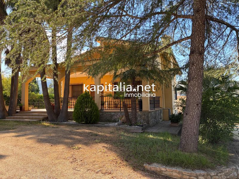 Foto 4dcbb00a-8c21-4dbb-9ac4-32e1c13ecc30. Xalet amb aparcament a Centro Ontinyent