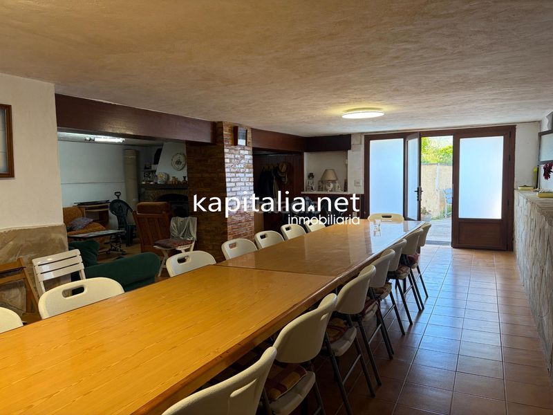 Foto 544c1719-b46c-400f-896a-511a21e7ddb9. Xalet amb aparcament a Centro Ontinyent