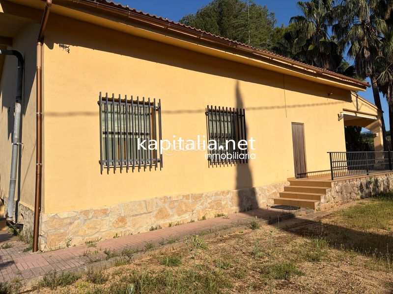 Foto 64a8cd38-a9f8-420f-93d9-459cae80faa3. Xalet amb aparcament a Centro Ontinyent