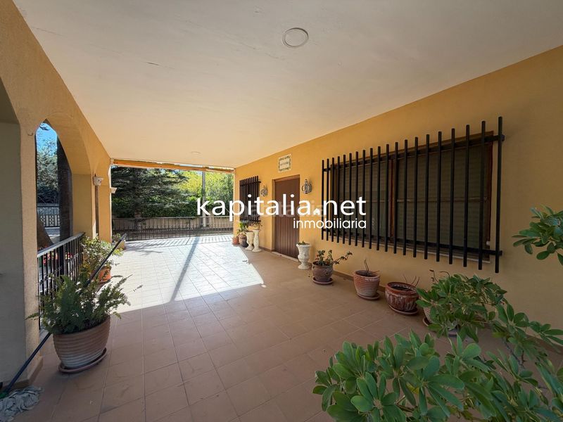 Foto 704a0451-d180-48b1-a46c-763c40673da9. Xalet amb aparcament a Centro Ontinyent