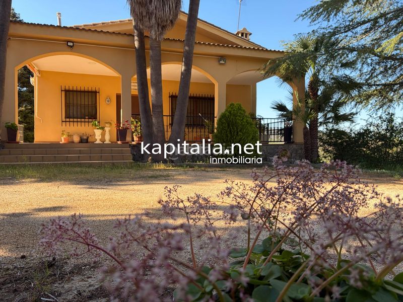 Foto 87c618d8-6d8e-4581-ac8e-2943ee0fc1ff. Xalet amb aparcament a Centro Ontinyent