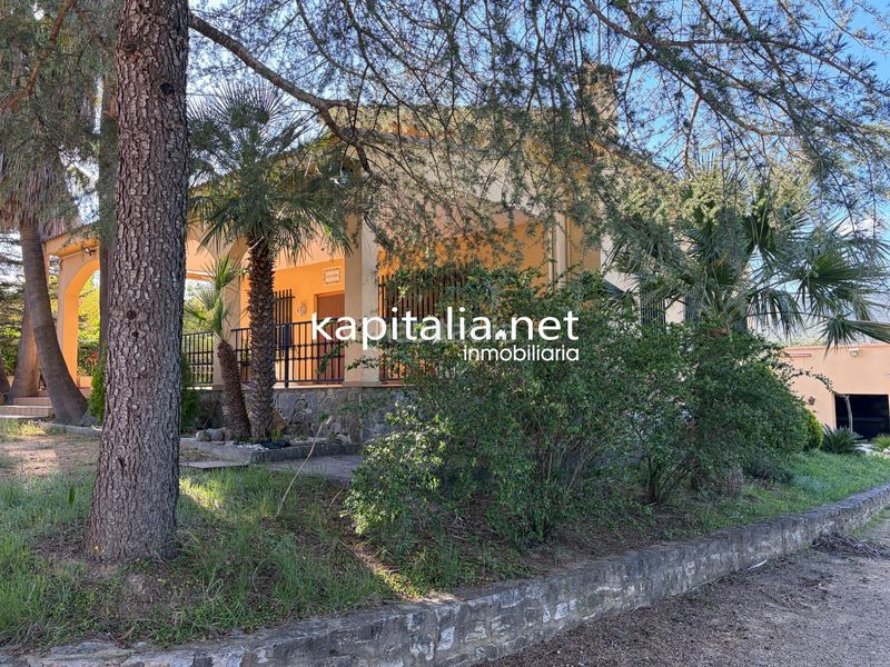 Foto 9bd1e8a1-3f08-482f-83cf-90374e758bfe. Xalet amb aparcament a Centro Ontinyent