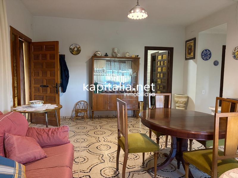 Foto ac66ad50-5379-462b-9a8e-edad7da19306. Xalet amb aparcament a Centro Ontinyent