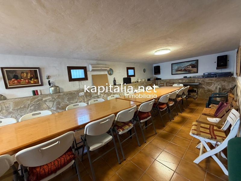 Foto bdac8ccd-9073-4551-a811-7c28aa7ca2d8. Xalet amb aparcament a Centro Ontinyent