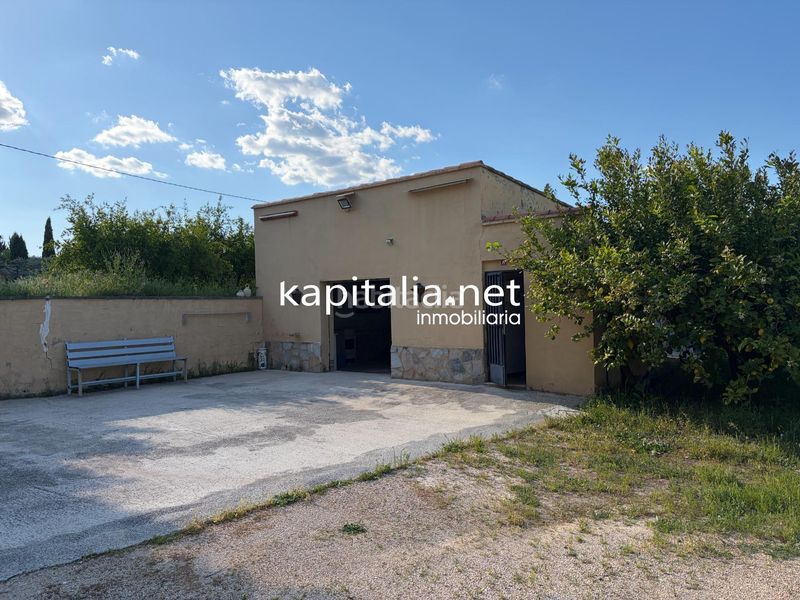 Foto c008dfd2-babe-4a11-be8b-d589efe2ddcc. Xalet amb aparcament a Centro Ontinyent