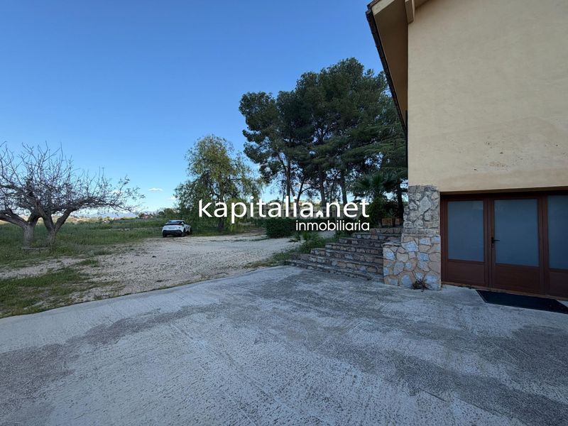 Foto d5c3c345-ace1-4275-bd5f-d743e0c50503. Xalet amb aparcament a Centro Ontinyent