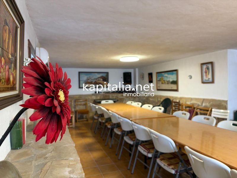 Foto e14570c9-a5b2-44f3-a6c7-943c661a3970. Xalet amb aparcament a Centro Ontinyent