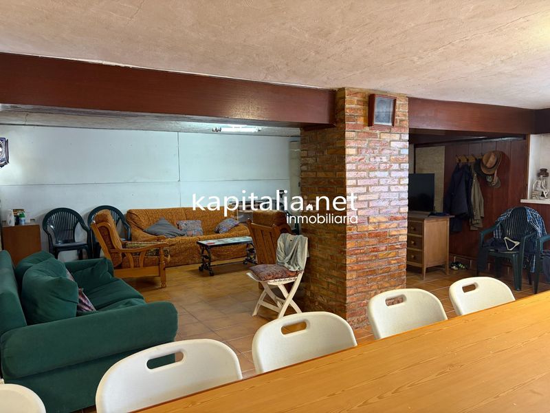 Foto e5f5dc42-a0e5-47a6-b397-8c1679f754aa. Xalet amb aparcament a Centro Ontinyent