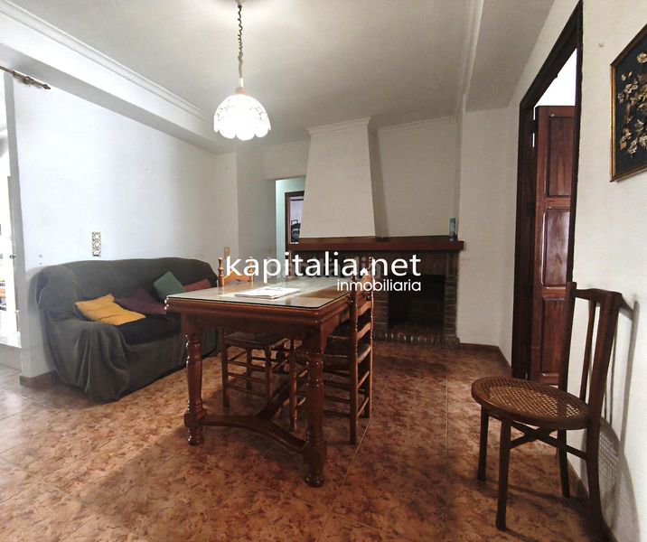 Foto b60c722d-916c-4118-9c57-f144bee43cbe. Casa amb aparcament a Gaianes