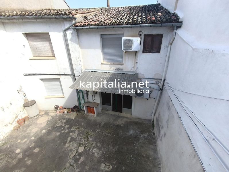 Foto bc40683f-cff4-49c8-9acf-56544ad71b2a. Casa amb aparcament a Gaianes