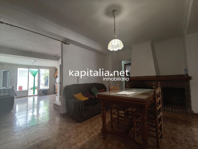 Foto d39f98bb-c942-4dad-8b50-9534d4126d48. Casa amb aparcament a Gaianes