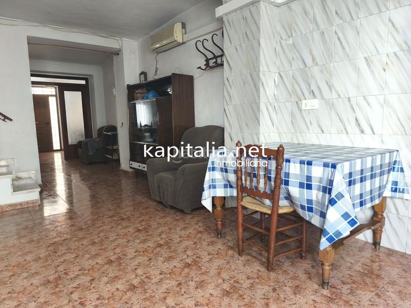 Foto f2091183-e4df-4380-be4e-36b203d6cbdc. Casa amb aparcament a Gaianes