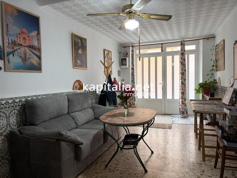 Foto f03ad819-47b2-4b37-bc17-c81735599507. Masia a Centro Ontinyent
