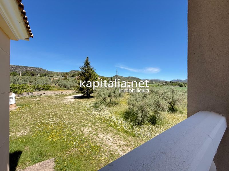Foto 6f10a107-5728-47da-b932-76bea80684d6. Xalet amb calefacció aparcament a Batoi Alcoi