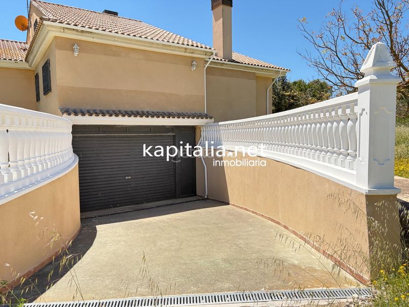 Foto f1281e75-0a2c-4be7-992e-e43f3a11bbb2. Xalet amb calefacció aparcament a Batoi Alcoi