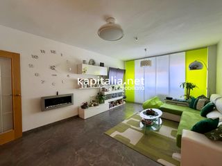 Pis a Santa Rosa. Magnífica vivienda de 4 habitaciones en edificio de reciente con