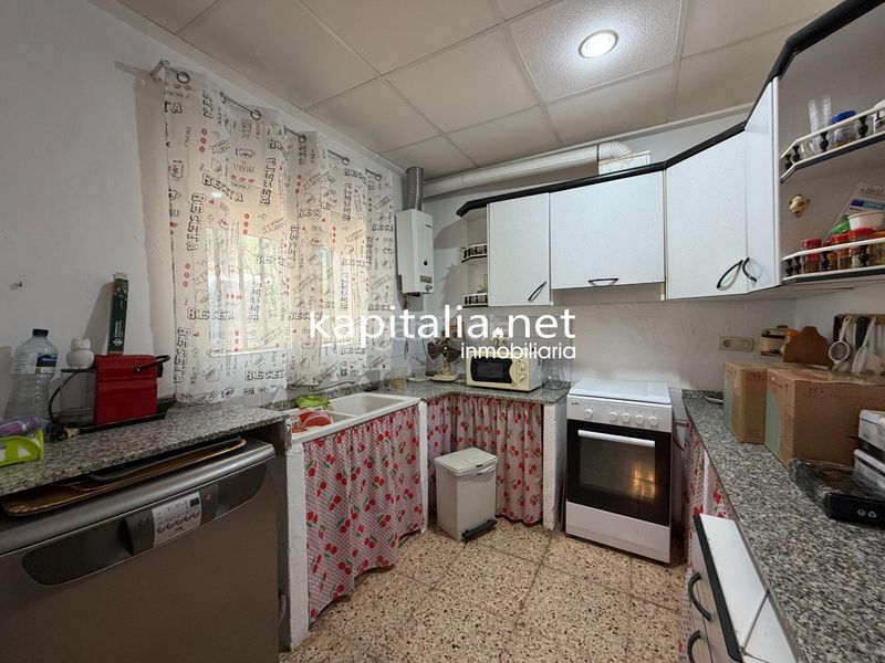 Foto 1c29b5da-313d-4d96-98f6-34fb2c8e5c84. Xalet amb aparcament a Albaida