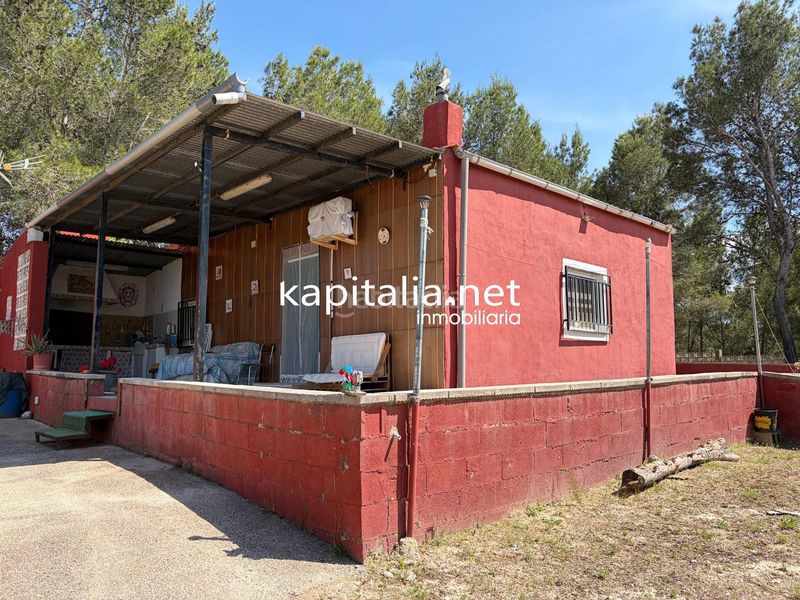 Foto 325e17ff-36f6-47af-93f5-f3ee3d610e3c. Xalet amb aparcament a Albaida